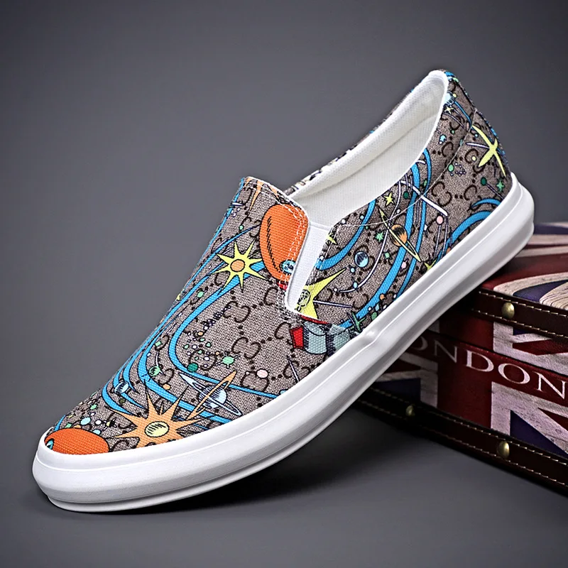 New Shoes for Men Canvas Casual Shoes Spring Trend Flower Print Flat Skateboard Shoes Youth Street Cool Slip-on Loafers