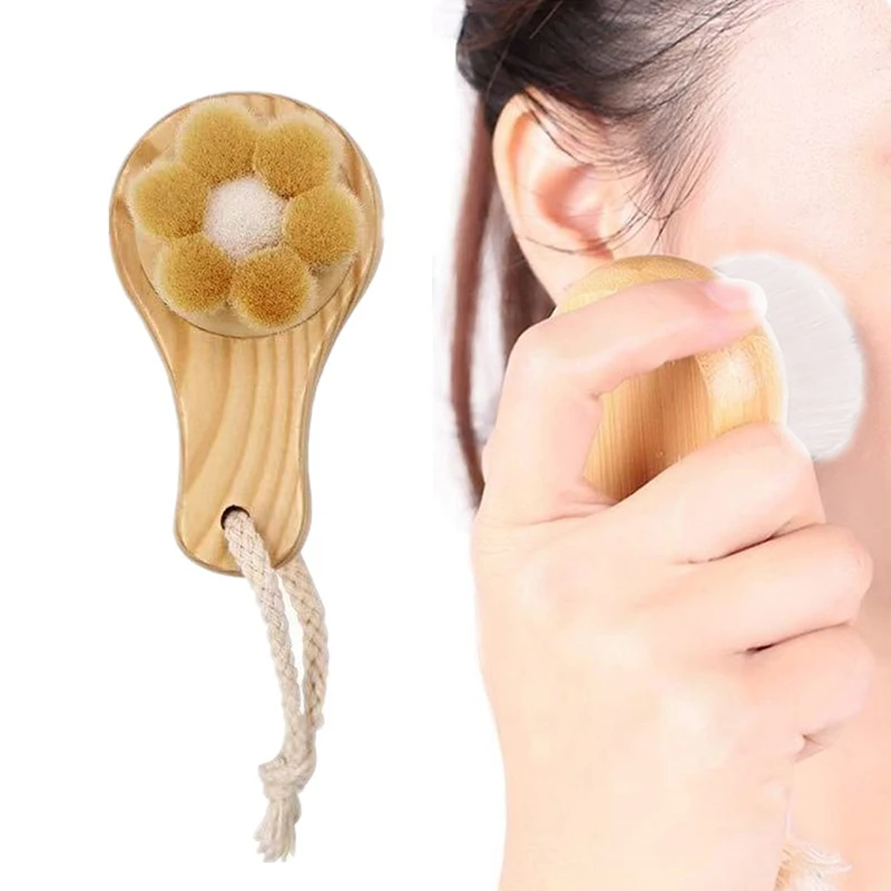 

Plum Blossom Shape Wooden Handle Facial Brush Soft Wool Facial Cleanser Blackhead Removing Pore Cleaner Exfoliating Facial Brush