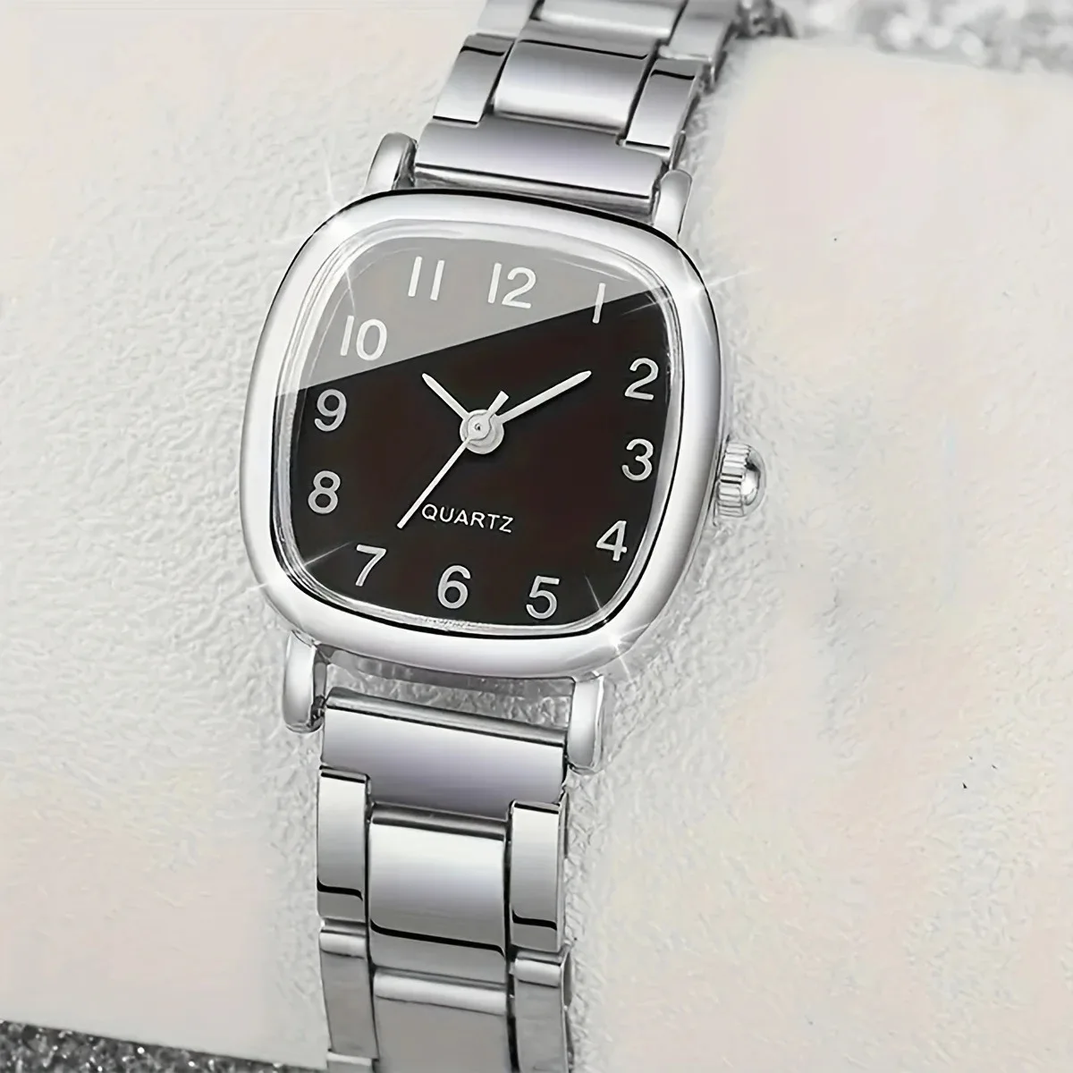 ใหม่2025นาฬิกาผู้ชายNiche High-Endแถบเหล็กแฟชั่นผู้หญิงนาฬิกานักเรียนหญิงสร้อยข้อมือนาฬิกาสามารถปรับแต่งได้