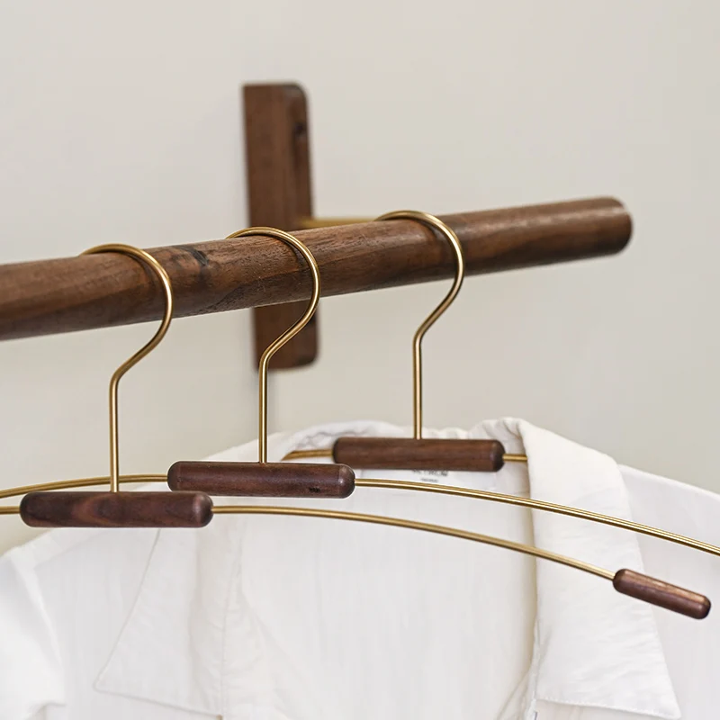 

Black Walnut Wood Clothing Hangers Premium Hotel Clothing Storage Boutique Display Coat Hangers Home Suit Hanger for Wardrobe
