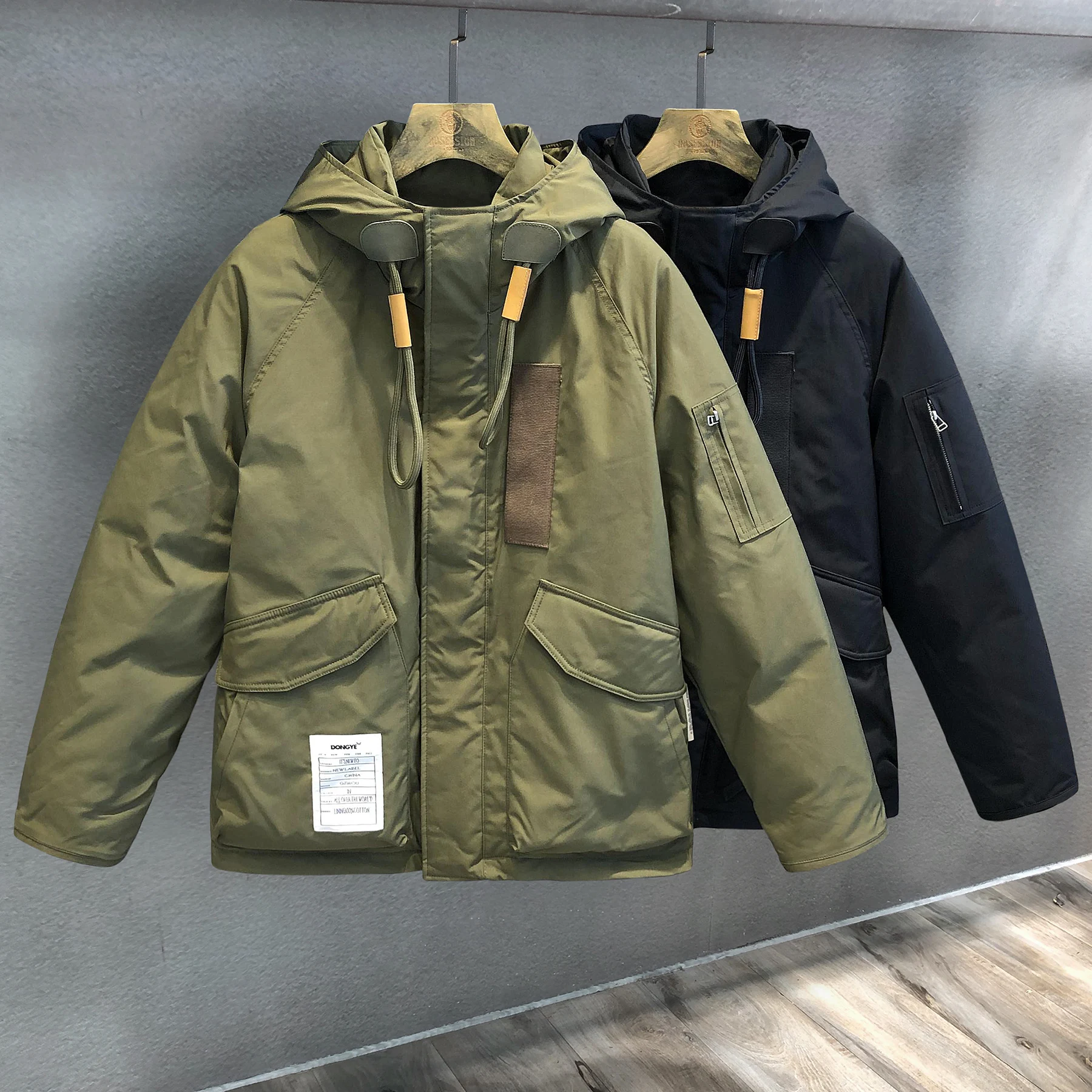 

2023 Men Winter Fashion Loose Duck Down Jackets Men Windproof Hooded Thicken Coats Male Pockets Cargo Down Outerwear H478