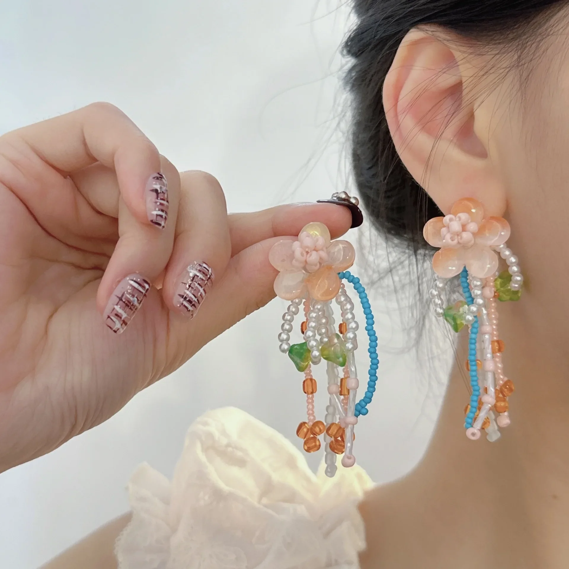 

Summer Romantic Forest Long Flower Clip Earrings Vintage Style Orange Peach Flower Tassels Clip on Earrings Without Piercing
