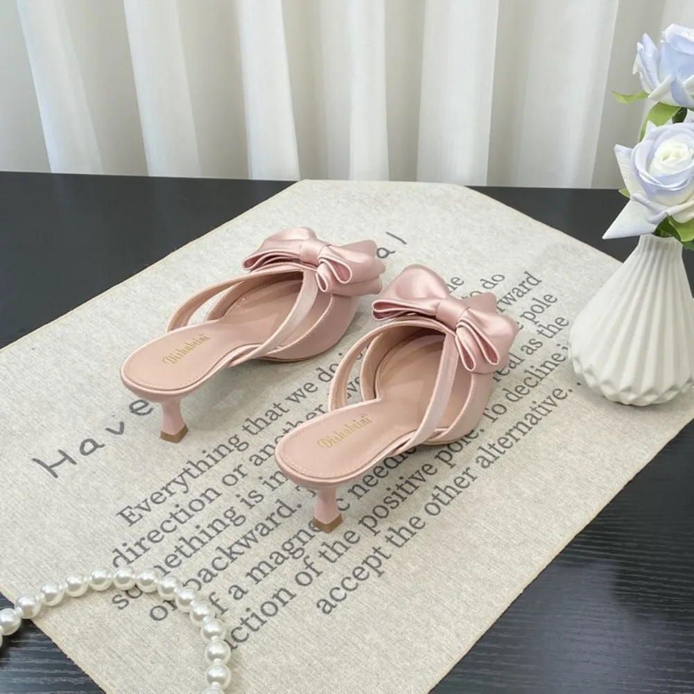 2026 Neue Feen-Stil Rosa Coole Pantoletten für Damen – Französische spitze Schleifen-Hohle High Heels, Halb umwickelte Damen-Slipper für den Sommer – Detail 8