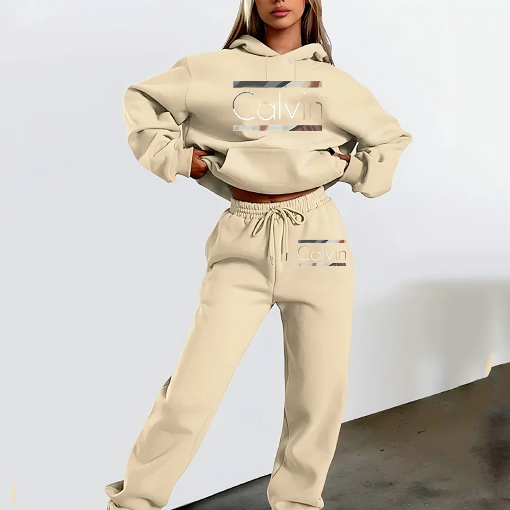 طقم مكون من قطعتين مطبوع عليه أزياء الخريف والشتاء: سترة صالة أنيقة بأكمام طويلة وبطانة من الصوف، بالإضافة إلى رباط Joggi