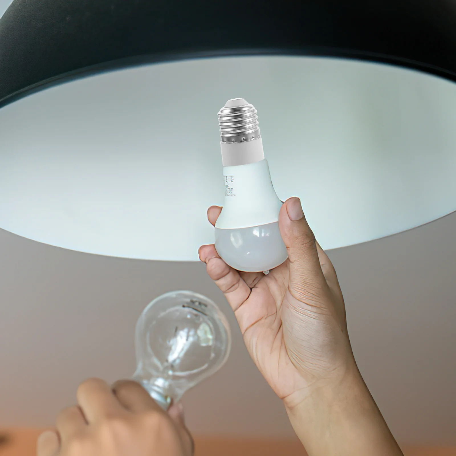 

2Pcs E27 to E14 Light Bulb Holder Converter Simple Design Easy to Install for Better Usage Lamp Holder Adapter