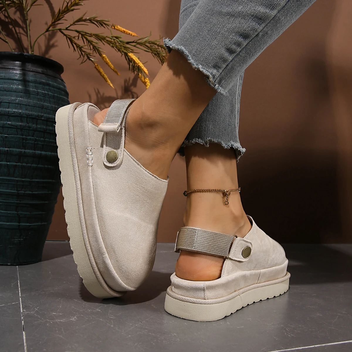 

Women's Slippers Fashionable Fur Warm Thick Shoes Home Comfortable Baotou Cotton Slippers Plush Winter High Heels Women's Shoes