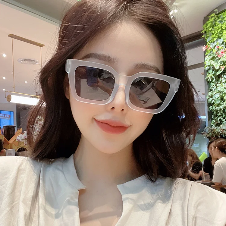 

2022 New minimalist sunglasses, glasses box, internet celebrity, same INS Korean version trend, classic sunscreen, large