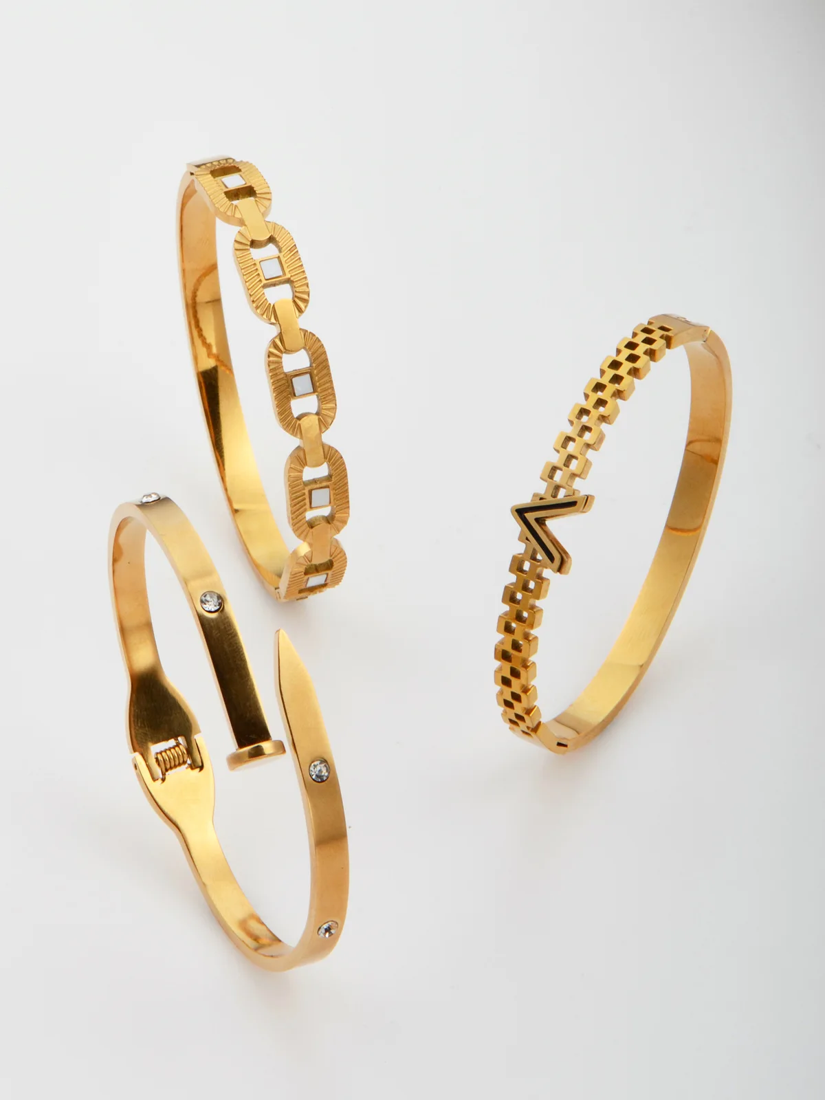 AETEEY 18K Gold - Like Titanium Steel V - Shaped Bracelet Gold Zircon Diamond - Inlaid Clasp Bangle, Fashion Personality Jewelry