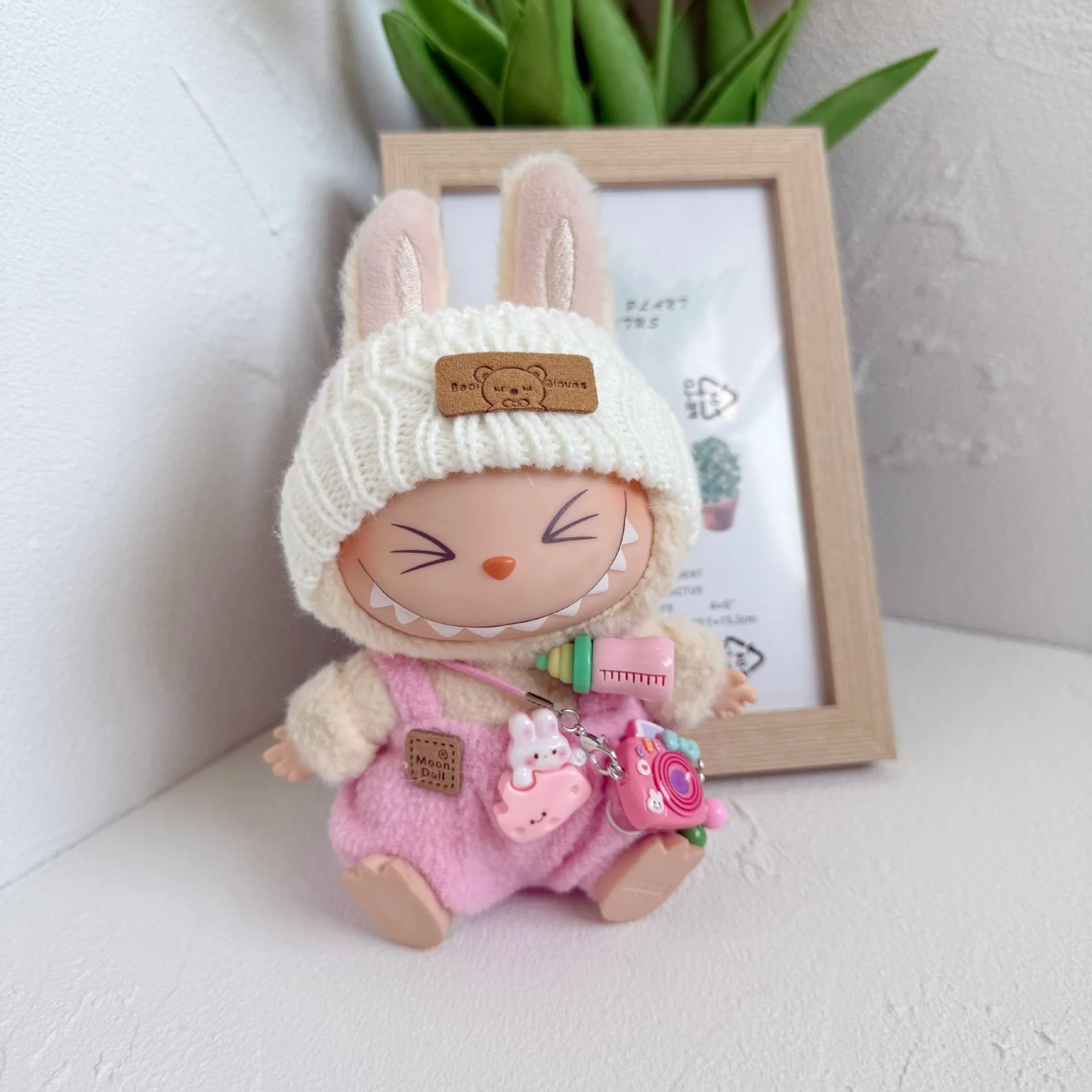 Solo vestiti uno o due generazioni di vestiti di stoffa MACARO, bottiglia, bavaglino, ciondolo, cappello LABUBU, accessori per fotocamera carini