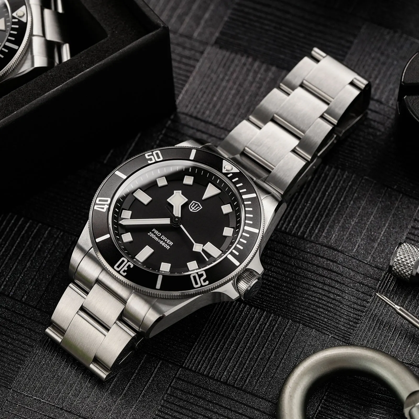 Watchdives WD1969 プロウォッチ VH31 - Diver Watch 300M のレビューと価格