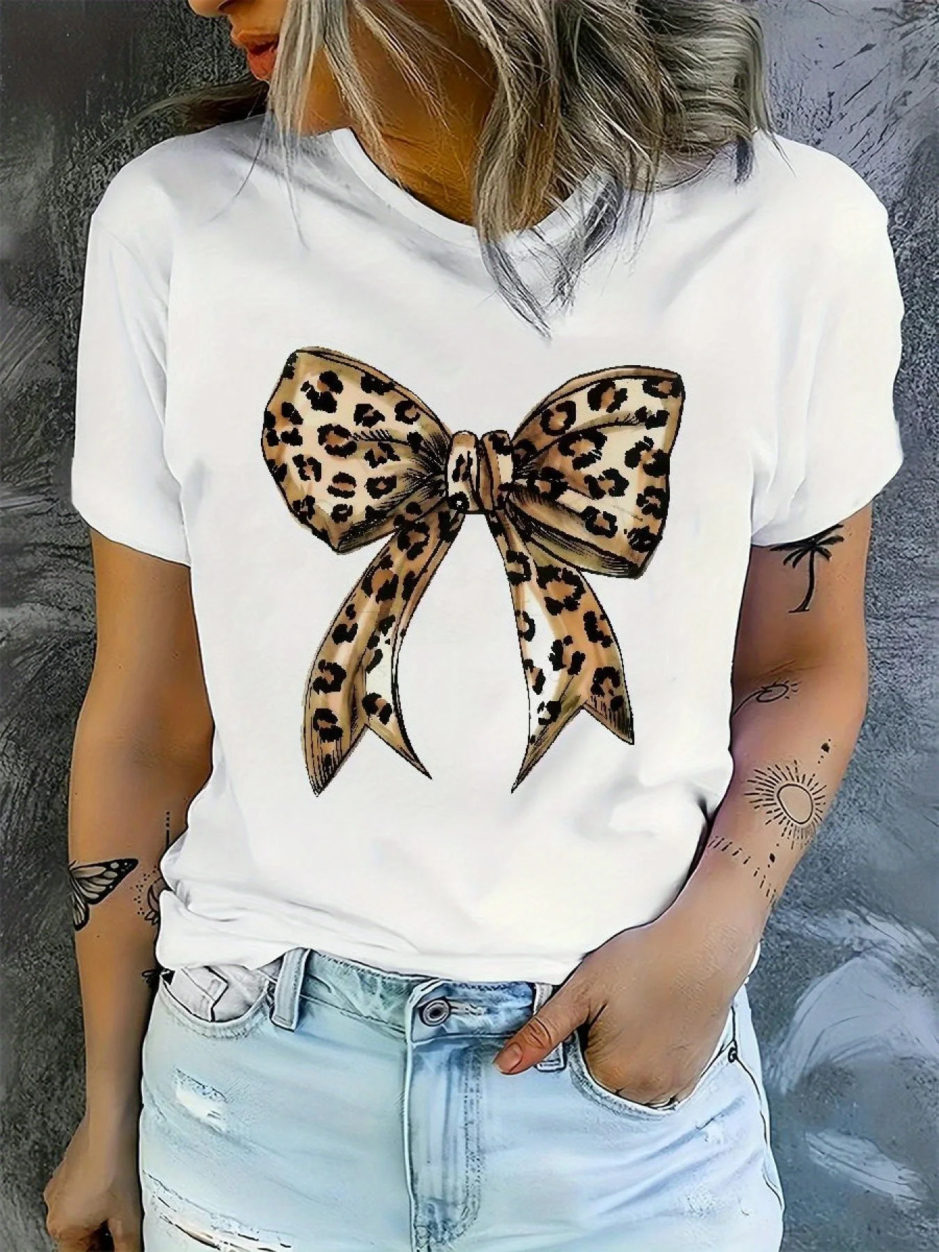 

Women'S Casual Crew Neck T-Shirt with Leopard Print Bow 95% Polyester 5% Elastane Regular Length Knit Fabric