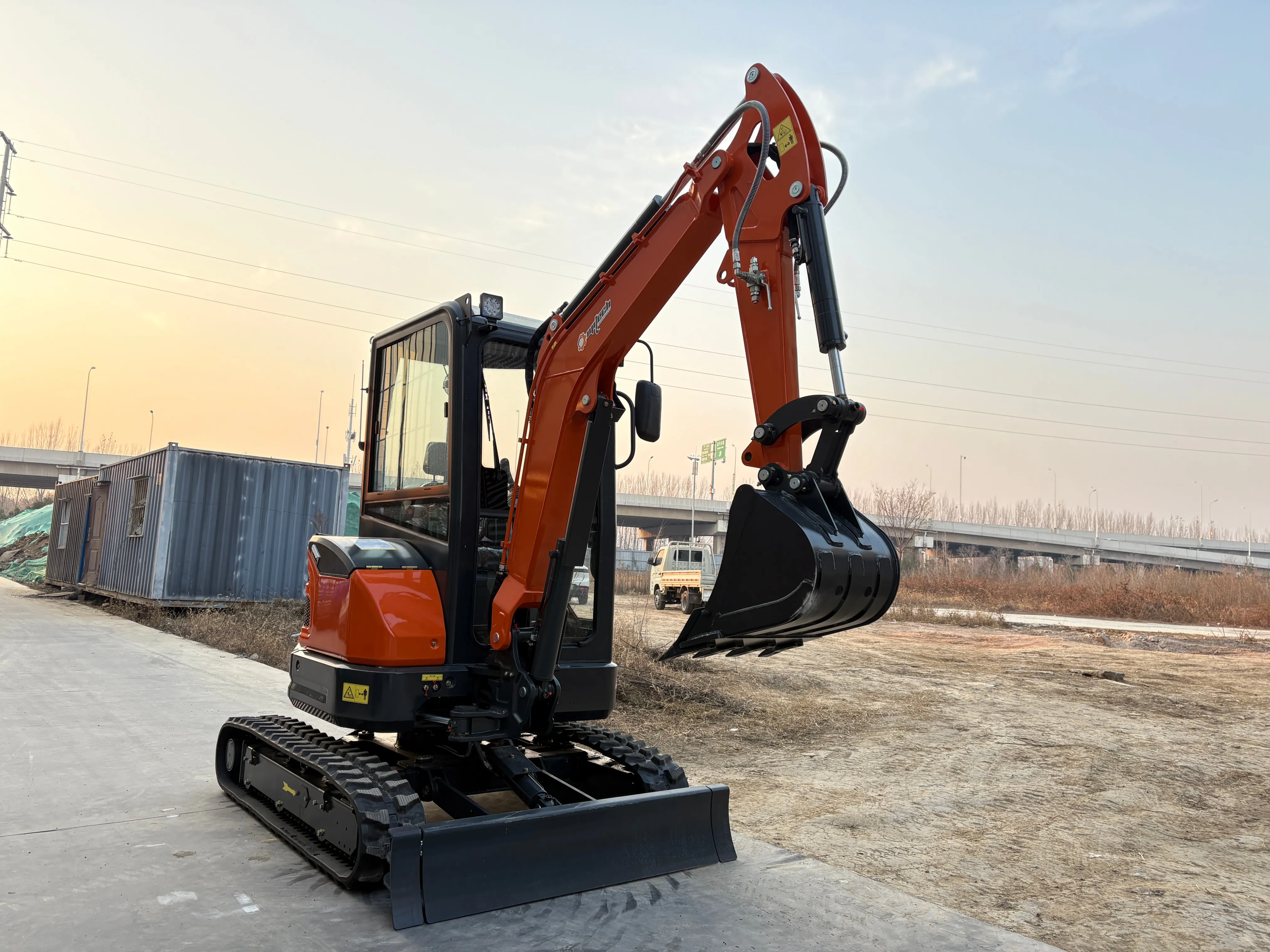 

Customized EPA Approved 0.8 Ton Mini Excavator Compact Track Digger for Home and Small Construction Projects