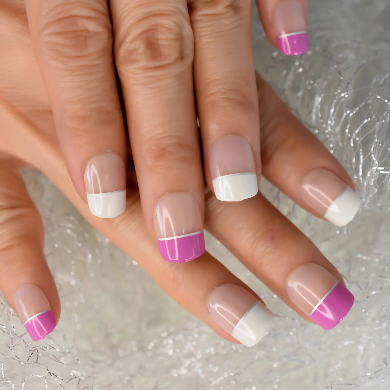 French Nails Top Tips เล็บนิ้วมือ Art พร้อม Tbas รุ่นสั้นปานกลางสีสันสดใสสีชมพูขอบสีขาว