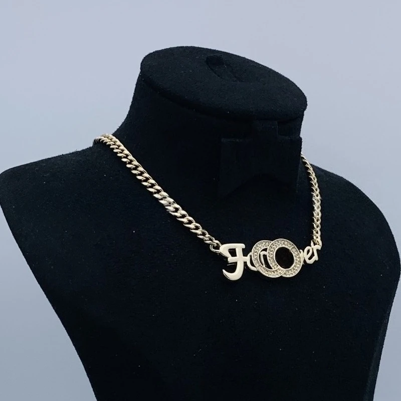 

2025 Hot Luxury New Necklace Letter Romantic Love Pendant Shows Sweet Breath Suitable for Gifts