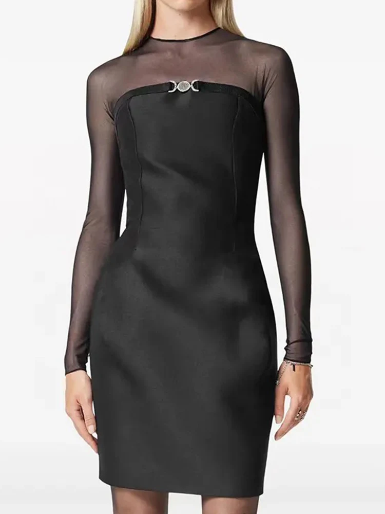 

Light luxury ladies metal buckle sexy perspective mesh stitching long sleeve dress slim slim round neck retro dress.