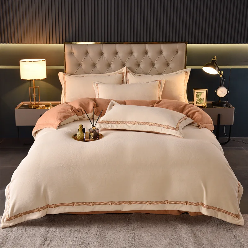 

Velvet All-Season 3pcs/4pcs Fashion Floral Printed Microfiber Polyester Bedding Set Wedding Winter Bridal Bedding Set White