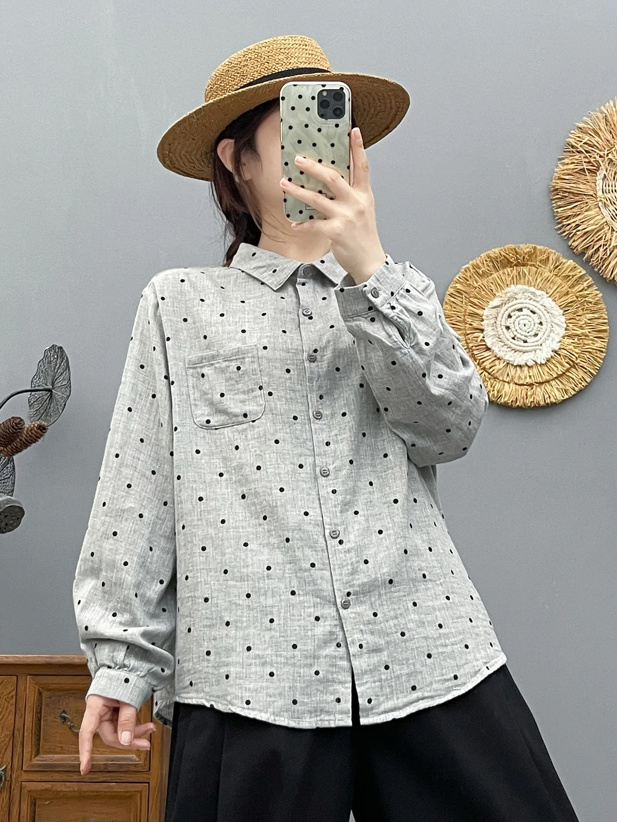 قمصان نسائية من القطن الخالص لعام 2026 بأكمام طويلة على الطراز الياباني قمصان وبلوزات مطبوعة باللون الرمادي ملابس أنيقة للخريف للسيدات #4