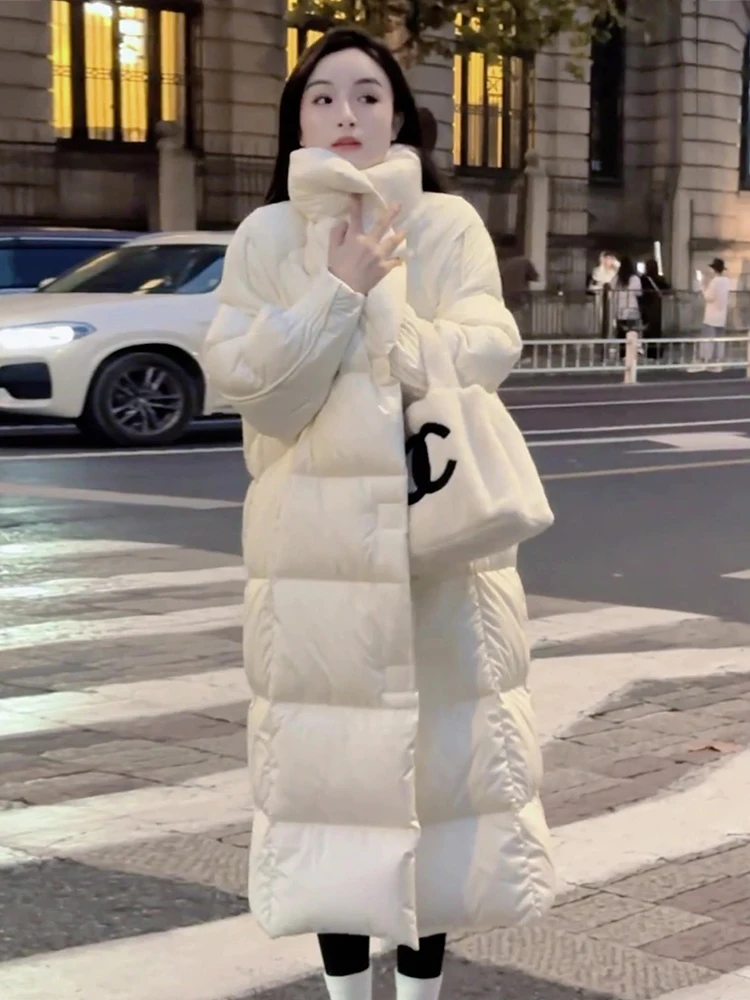 

Зимняя утепленная женская пуховая куртка 2024 года, белая, до колен, с воротником-стойкой, модное пальто-пуховик