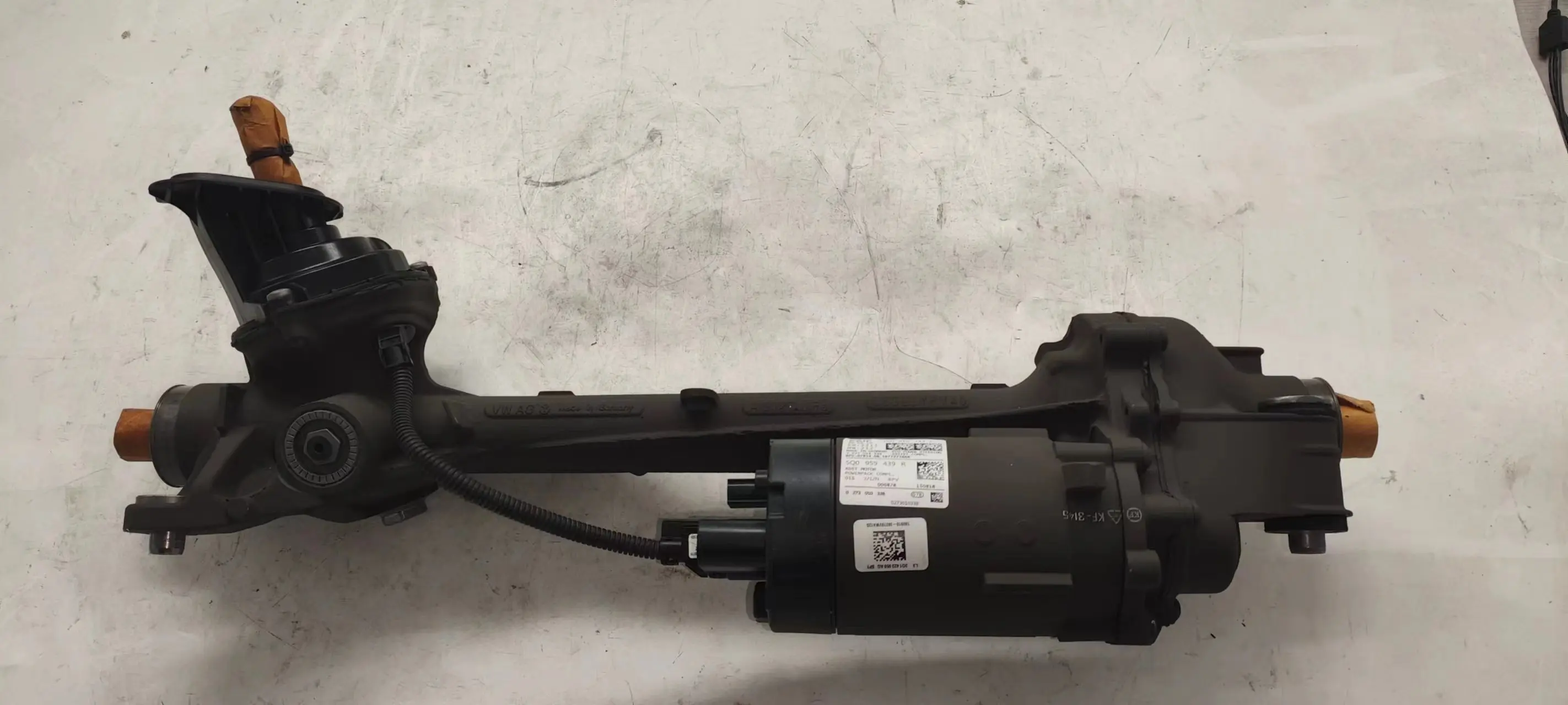 رف توجيه كهربائي لقطع غيار السيارات لسيارة Volkswagen Oe 5q 0910143   5QD 1423055