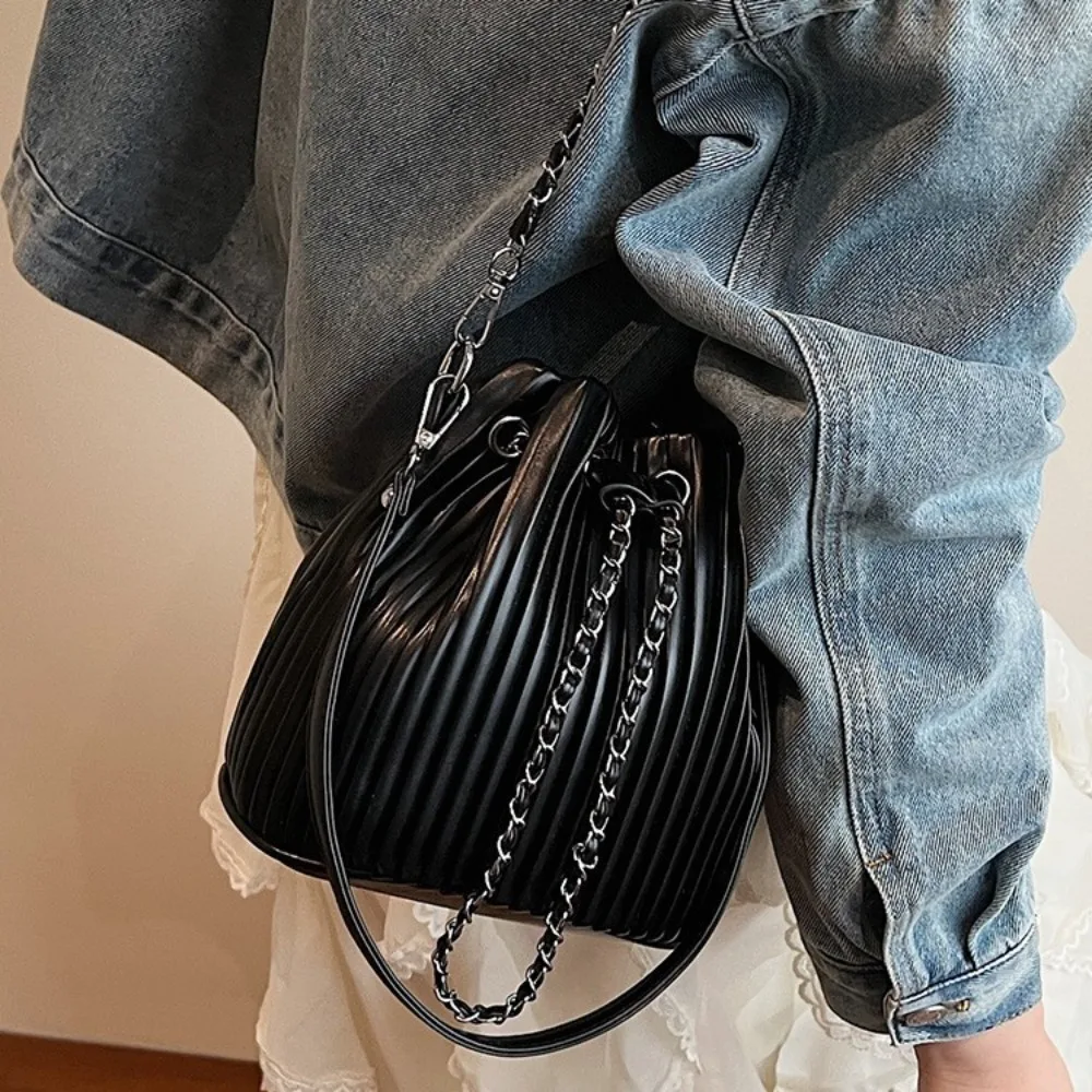 

Модная сложенная сумка-ведро, плиссированные цепочки, сумки на плечо на шнурке для женщин, дизайнерские сумки, сумка через плечо из искусственной кожи с морщинами