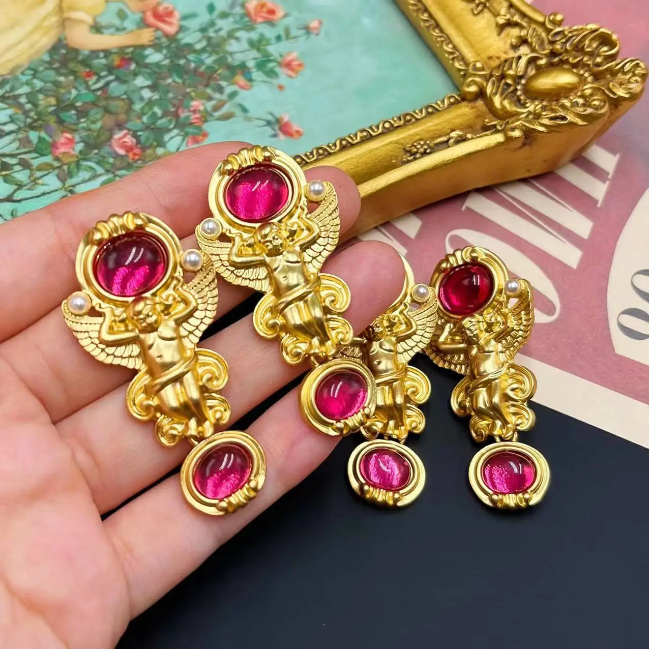 Mid-Ancient Vintage Western Engraved Gold-Plated Sweet Dream Cute Angel Kf Standard Colored Glaze Earring Ear Clip