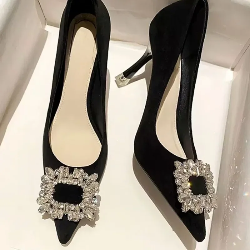 

2025 Women's Summer New Luxury Crystal Square Buckle Design Sexy Pointed Stilettos Elegant Banquet Dress Party Shoes Plus Size