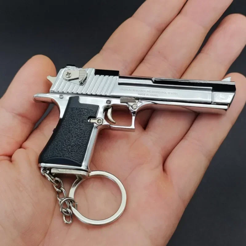 1:3 Desert Eagle metalowe Mini zabawka pistolet brelok ze stopu wyglądają prawdziwa kolekcja Pubg wykwintne przenośne dekoracje prezenty dla chłopców