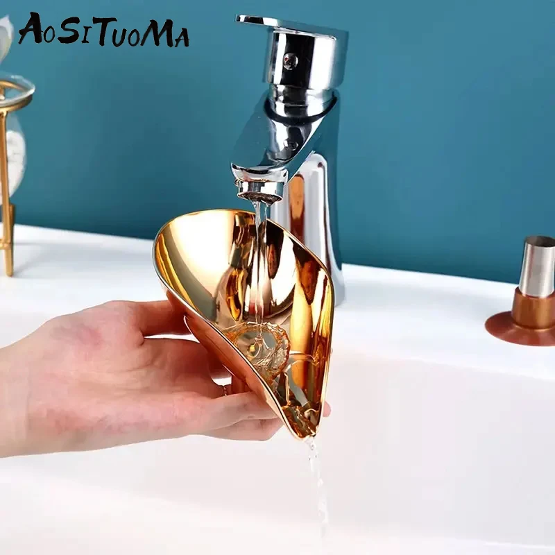 Italian Electroplated Gold Leaf Shaped Soap Dish Bathroom Toilet Perforation-free Drain Soap Rack Soap Box