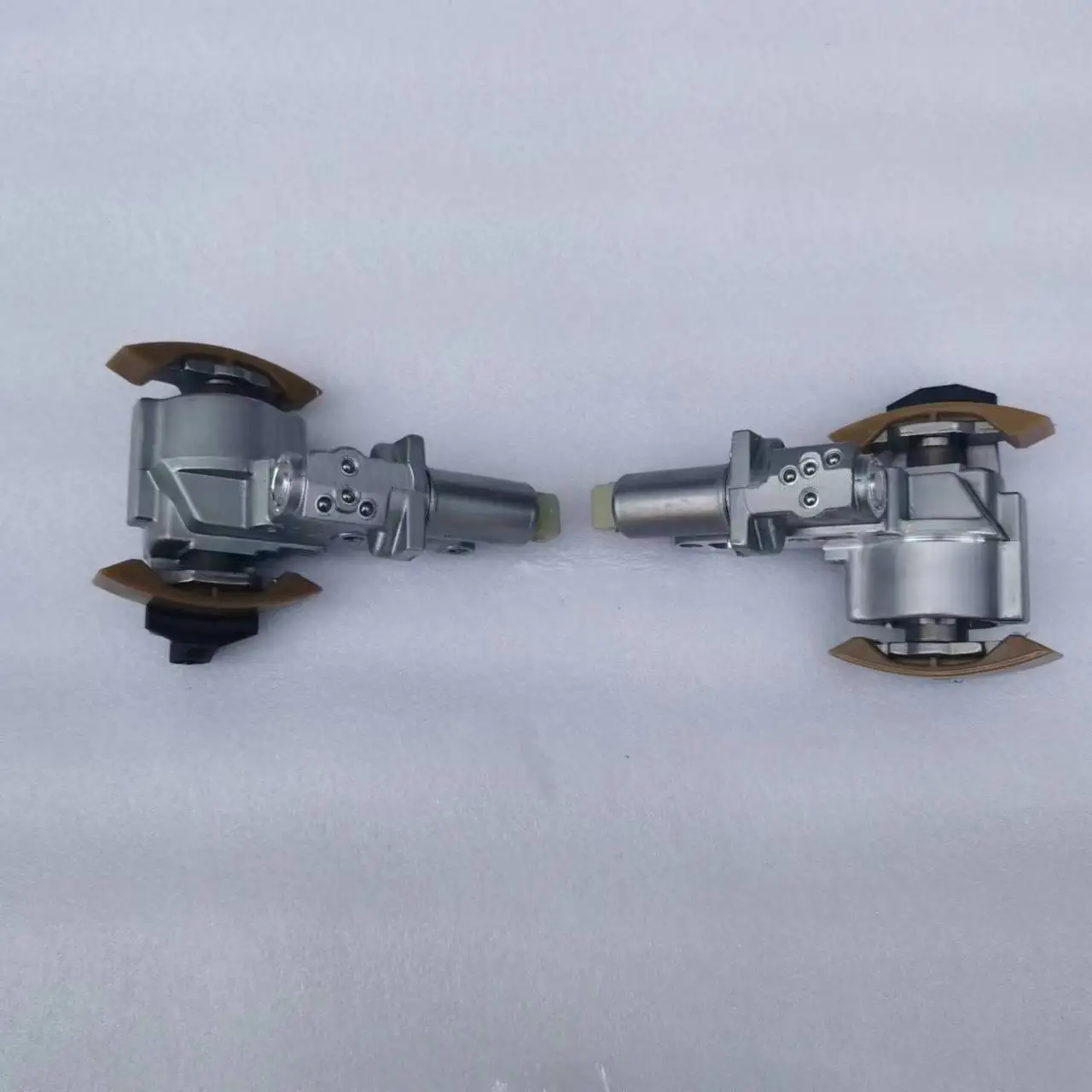 A6 A8 Quattro Rs6 S8 4.2   for Touareg 077109088P 077109087P Timing Chain Tensioner Left and Right Camshaft Adjuster