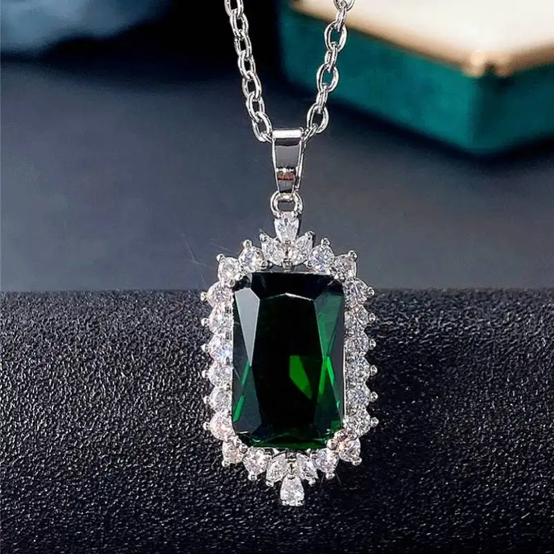 Huitan Halskette mit Anhänger für Damen, ausgefallene Hochzeit, Verlobung, Party, elegante Accessoires, eingelegt, glänzend, grün, CZ, luxuriöser, trendiger Schmuck