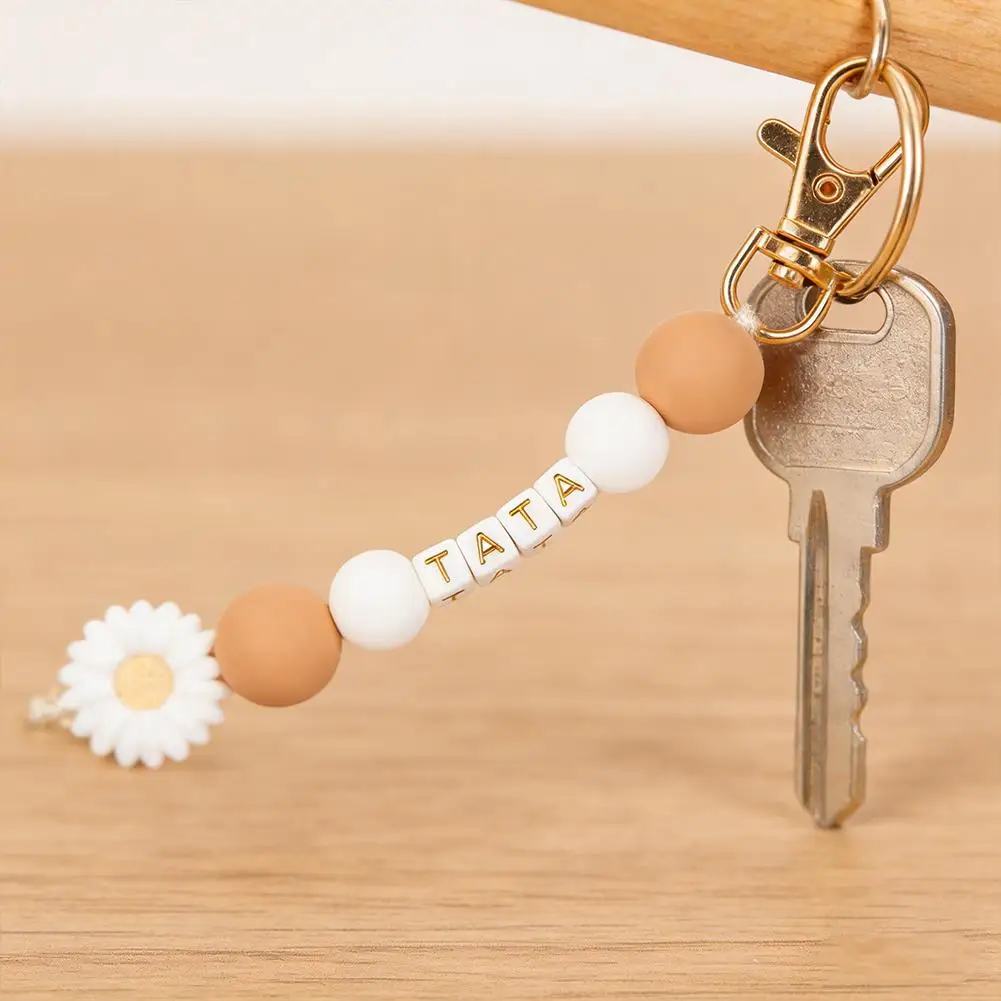 

Flower Keychain Envelope Set English Letter Bead Gift Little Daisy Letter Keychain Acrylic Square Bead Bead Bead Jewelry