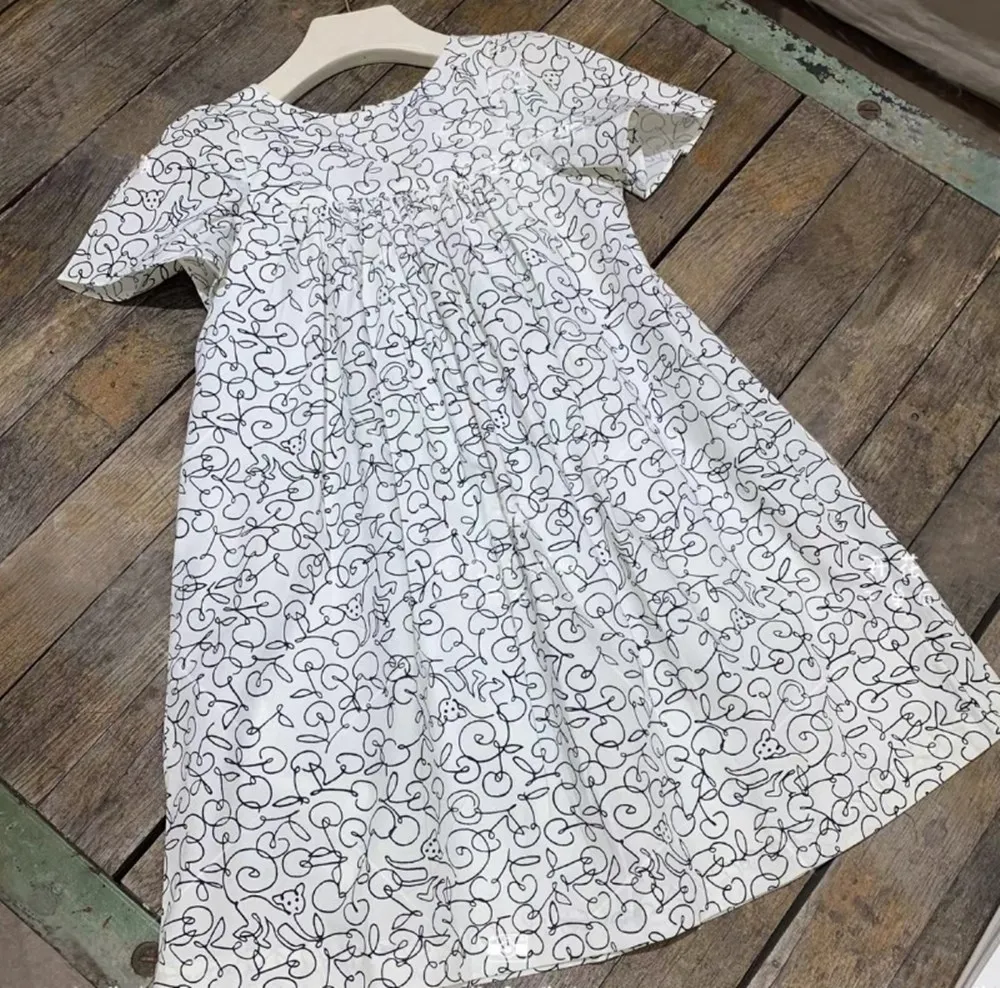 

kids girl clothes baby dress Simple hand drawn pattern summer girls' dress Loose and comfortable white short sleeved dress