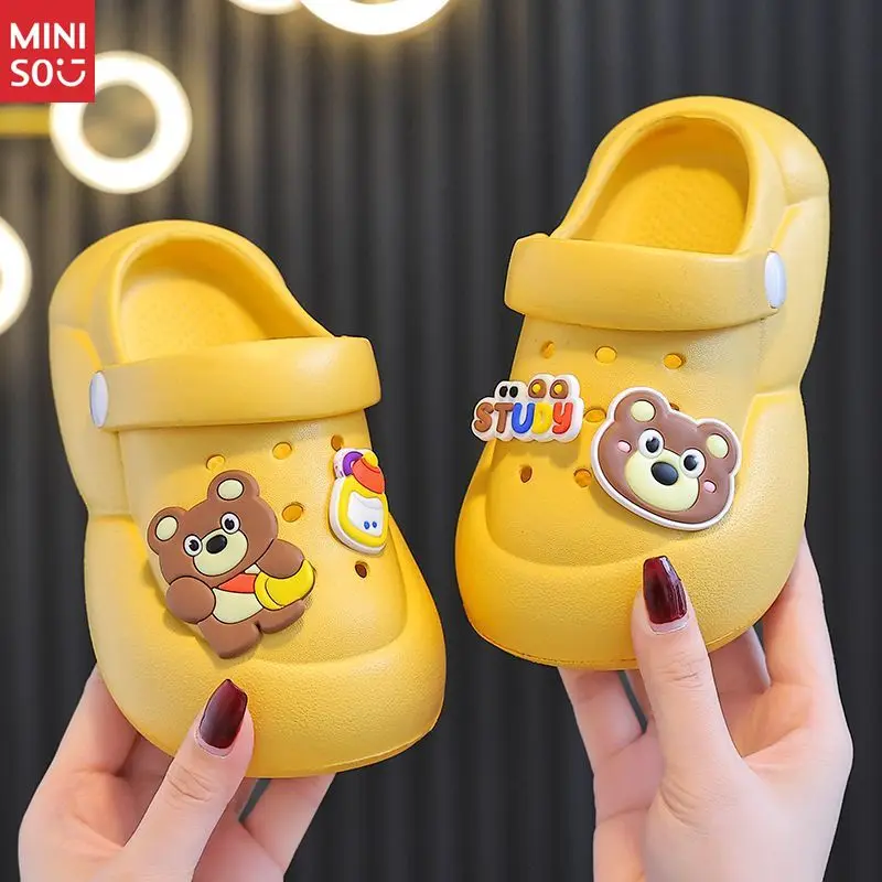 صنادل Miniso Cloud Comfort Kids Crocs Girls Summer، شباشب للأطفال في الأماكن المغلقة للأولاد مضادة للانزلاق ومغلقة من الأمام