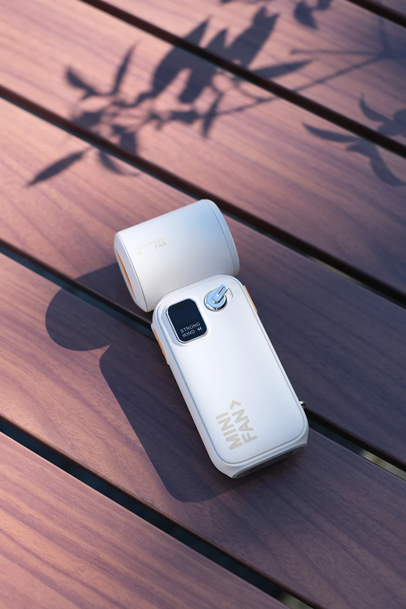 Tampilan Digital Kipas Kecepatan Tinggi Genggam 100 Kecepatan Kipas Lipat Portabel Pengisi Daya USB Kipas Mini Desktop