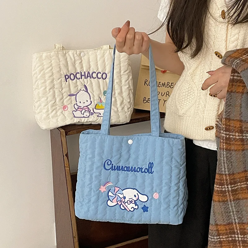 Sanrios encantador bolso de mano bordado de dibujos animados Pochacco Anime Cinnamoroll chica estudiante bolso de alta capacidad estudiante de dibujos animados Kawaii