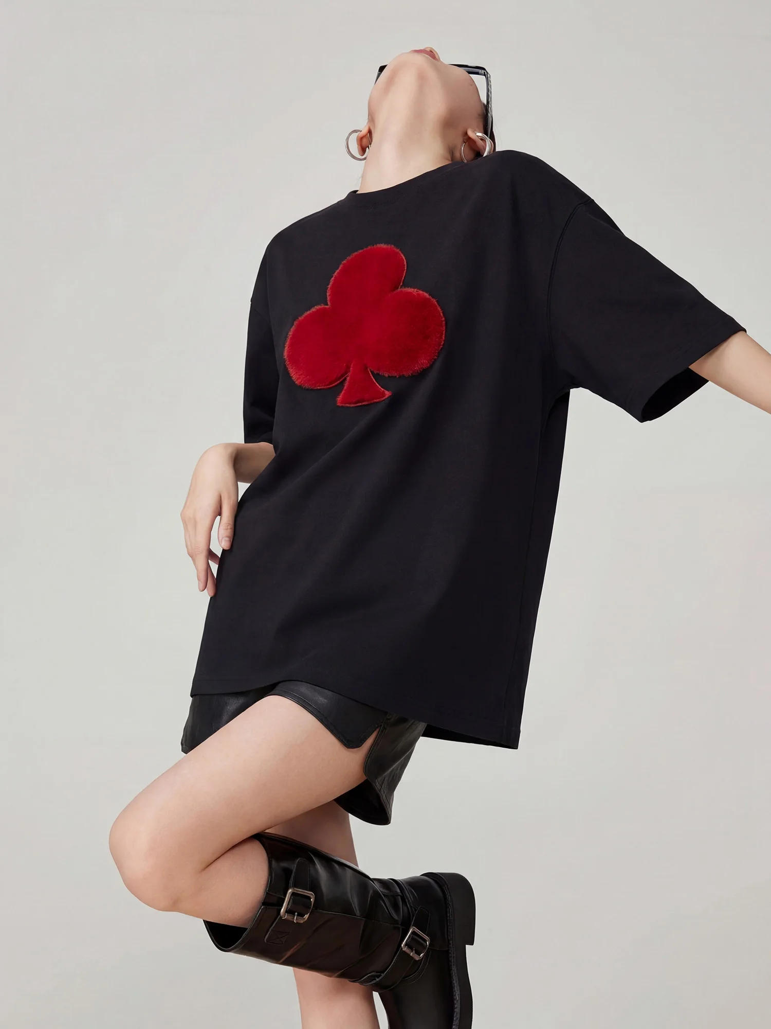 simple-black-round-neck-short-sleeve-poker-print-t-shirt-women's-loose-design-summer-top-comfortable-polyester-fiber