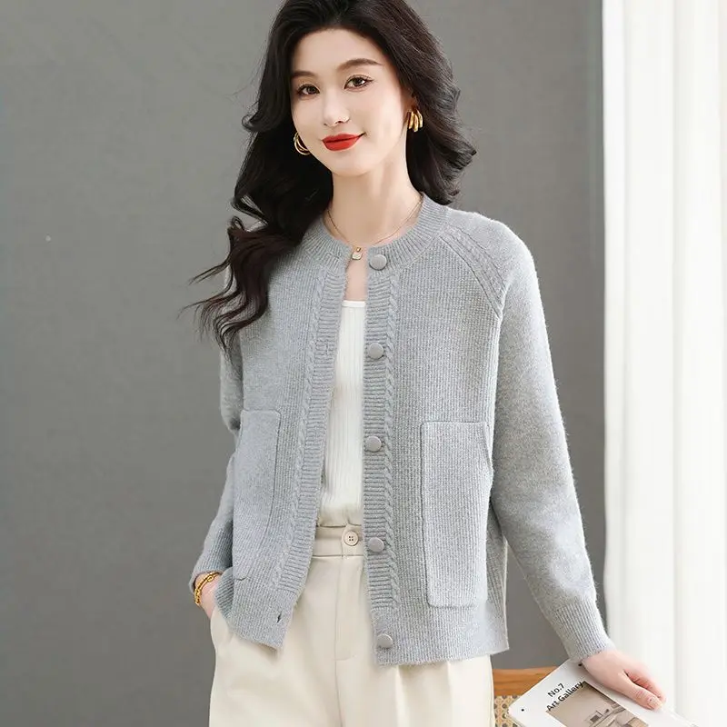 ฤดูใบไม้ผลิฤดูใบไม้ร่วงถักเสื้อสเวตเตอร์ถักสีทึบผู้หญิง V คอเสื้อกันหนาวอเนกประสงค์เกาหลีหลวมแขนยาวด้านบนด้านนอก