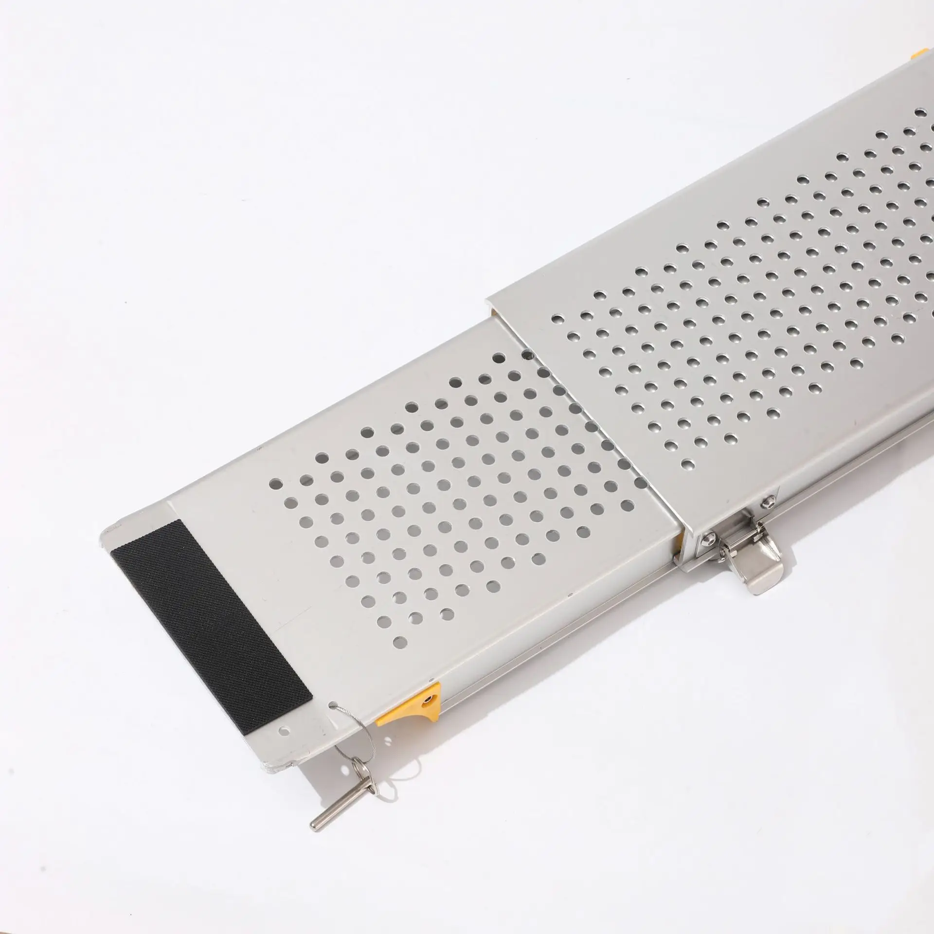 Aluminum alloy movable household barrier-free indoor and outdoor ramp with handle retractable climbing pad inclined plate