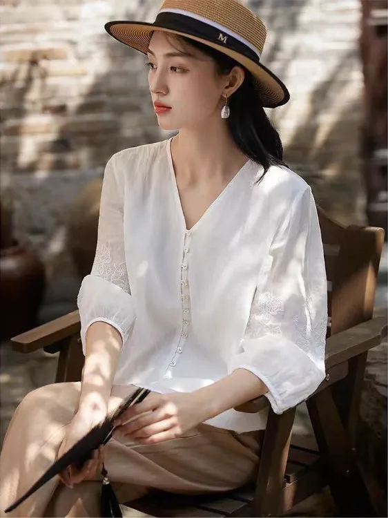 

New Summer Thin Cotton Linen V-ne Embroidered irt Women's Faion Six-Quarter Sve Sun Protection Open Cardigan Unique Top