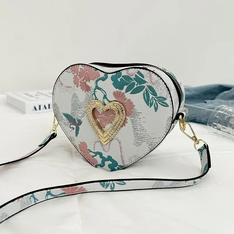 

2025 Hot! Women's Embroidered Heart Box Bag - Mini Phone Pouch w/ Chain, Shoulder/Handheld, Modern Love