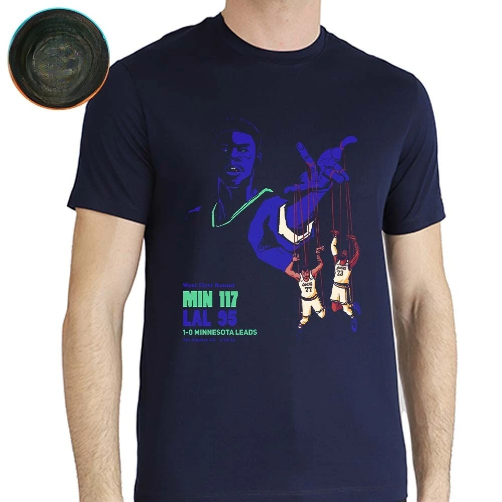 Camiseta con cuello redondo y evento deportivo creativo - Gráfico inspirado con el primer arte redondo de la NBA West de 2025 para fanáticos