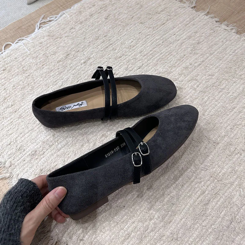 أحذية نسائية جديدة لعام 2025 أحذية ماري جينس الضحلة أحذية مسطحة بحزام بإبزيم على الموضة أحذية مسطحة للسيدات بمقدمة مستديرة مع أحذية #3