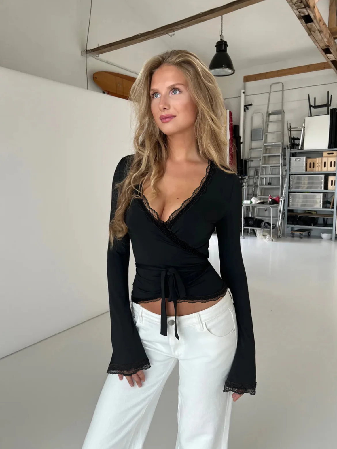 مثير سليم تي شيرت المرأة الدانتيل تصميم الدانتيل متابعة كم طويل تي شيرت برقبة على شكل v الموضة العصرية تصميم الربيع والخريف ضيق #1