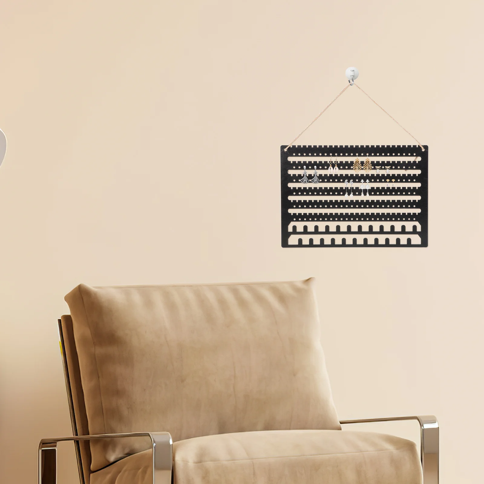 منظم مجوهرات خشبي مثبت على الحائط، حامل أقراط معلق بسعة كبيرة، منظم عرض الأساور، حامل مجوهرات