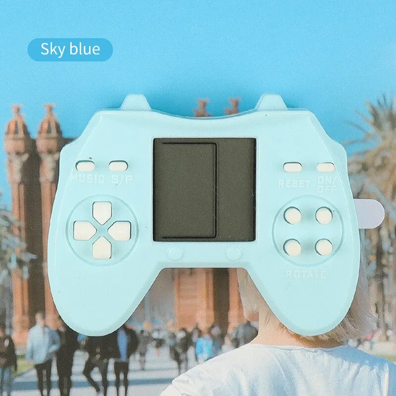 

Портативная игровая консоль небесно-голубого цвета