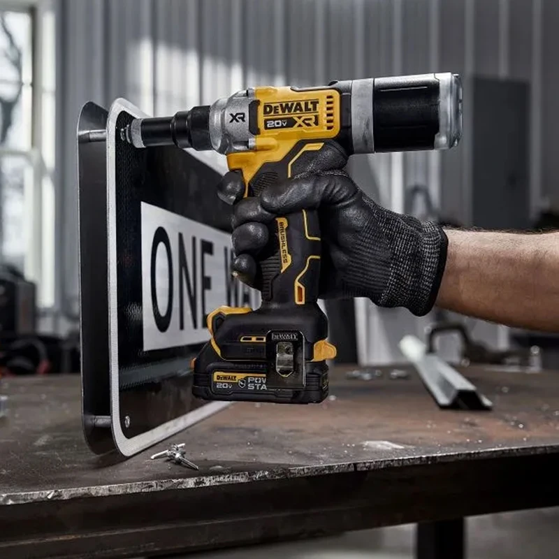 DEWALT DCF414 Brushless Cordless Rivet Tool 20V MAX XR®  1/4\