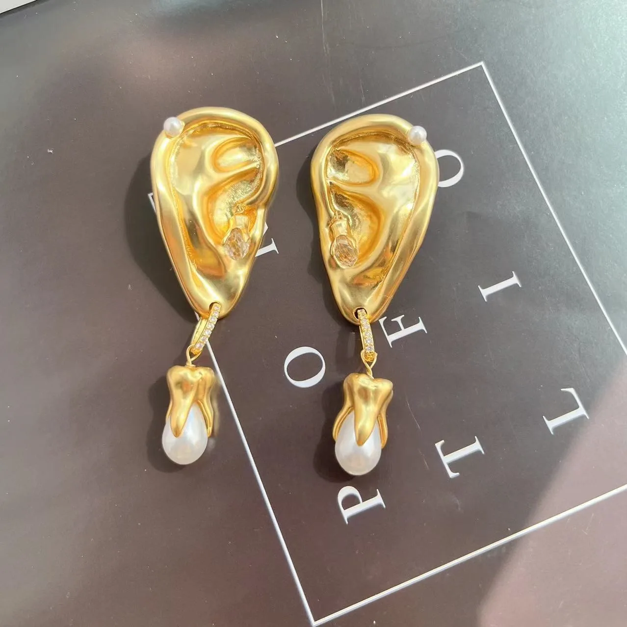 To Reines 2024 Vintage Europe Designer Luxury Ear Teeth Gold Ear Clips Earrings Women Hight Quality Jewelry