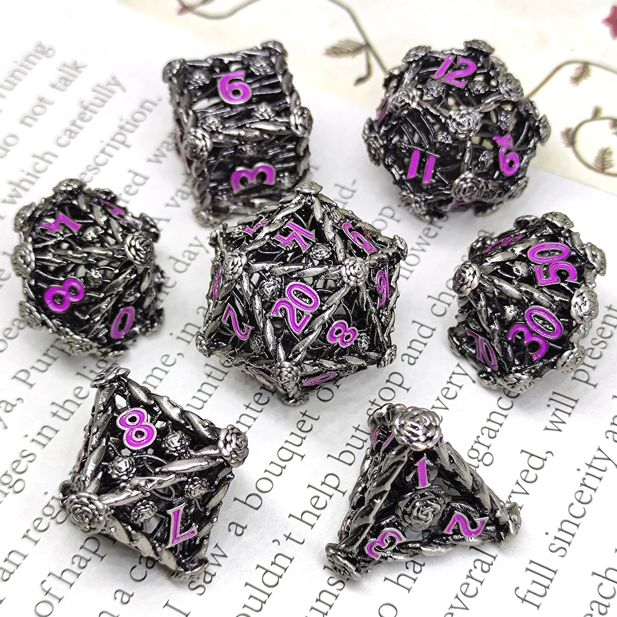 

Hollow Metal Dice 7-piece Set Cthulhu Polygon Dice RPG Board Game Pathfinder Metal Dice Role Playing Board GameD20D12D10D8 D6 D4