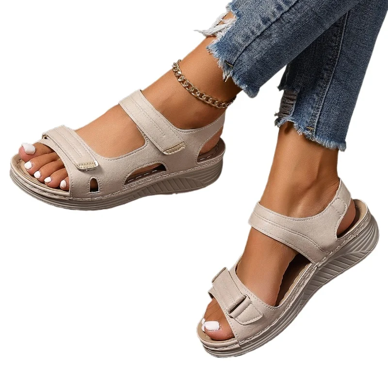 2026 Damen-Sandalen mit weicher Sohle und Hohldesign, Sommermode, Freizeit-Sportsandalen in Übergröße, Rutschfeste Leder-Sandalen für Frauen, Flach