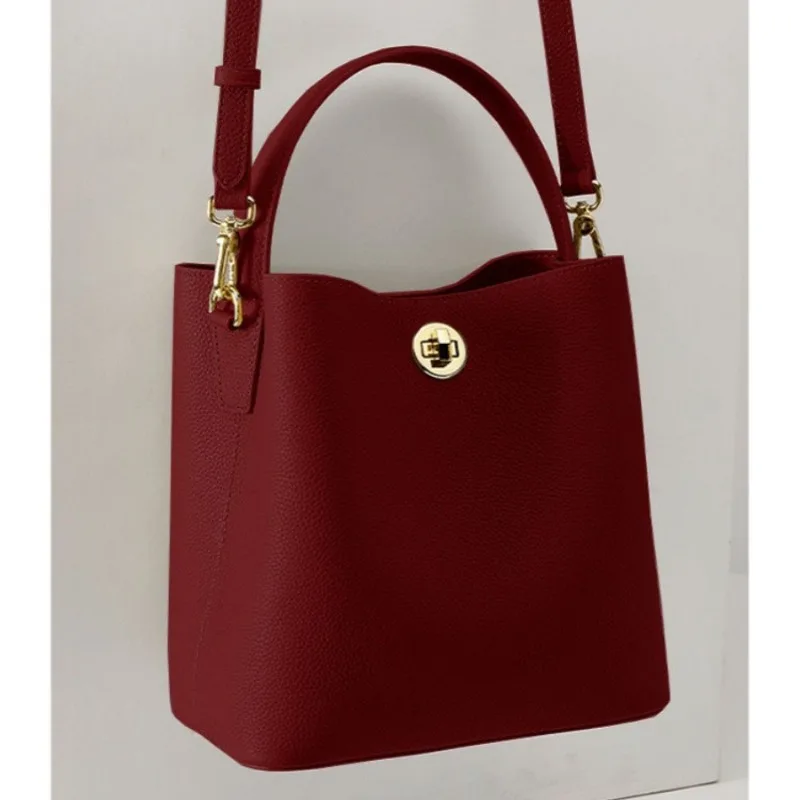 

French retro red bridal bucket bag women 2025 new large capacity underarm shoulder tote bag wedding bag